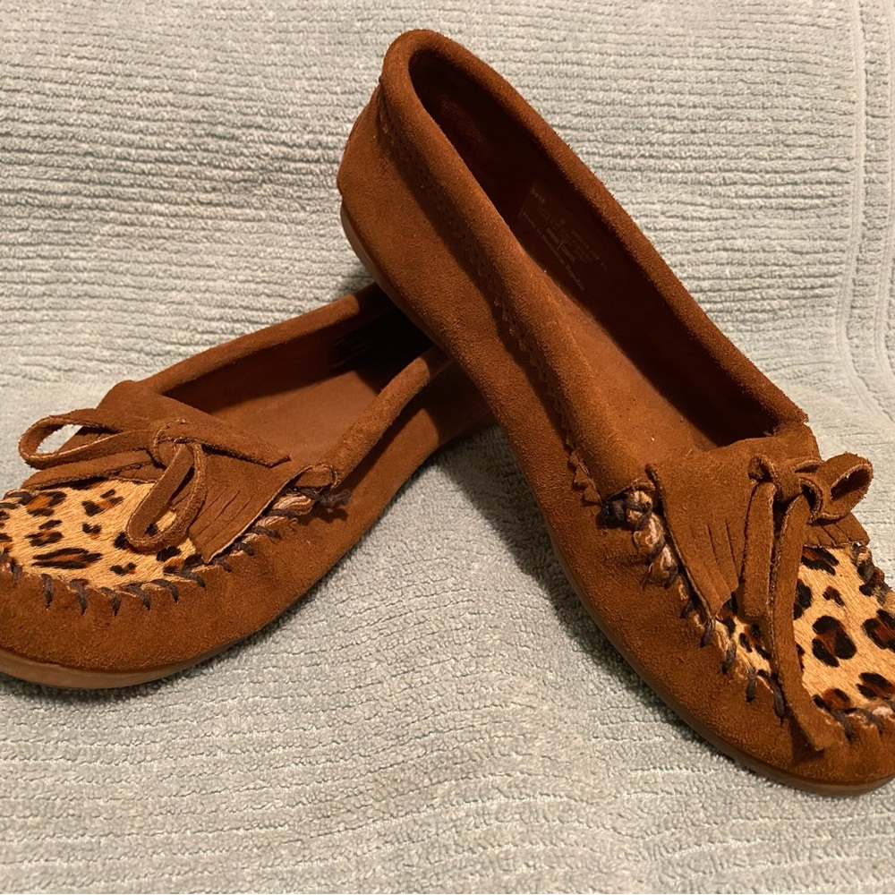 Minnetonka moccasins with leopard size 8